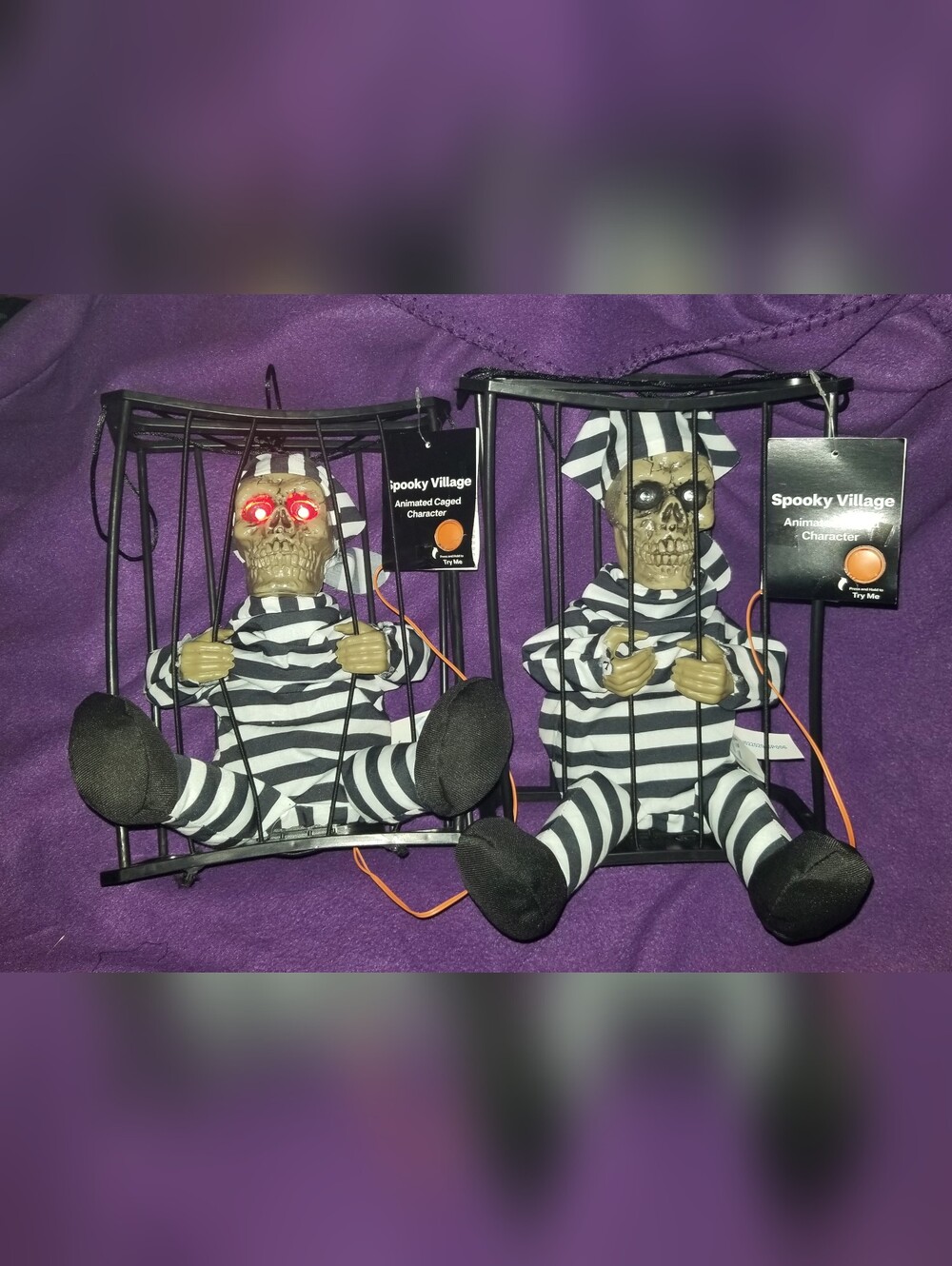 NWT Spooky Village Animated Caged Skeleton Prisoners Motion-Activated Halloween
